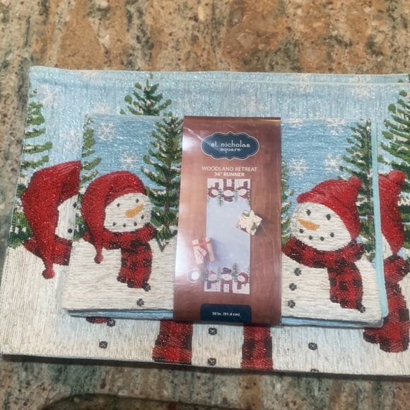 St Nicholas Square Winter Table Runner and Placemats Set - Picture 1 of 5